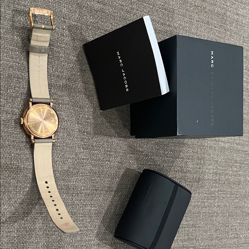 Marc Jacobs Gold and Gray Dial Watch - Picture 6 of 9